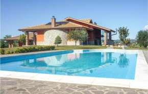 Nice apartment in Castelnuovo di porto with Outdoor swimming pool, WiFi and 2 Bedrooms